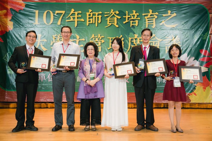 李偉俊老師榮獲107年教育實習指導教師-典範獎